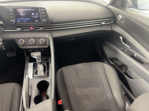 Used 2021 Hyundai Elantra SE image 26