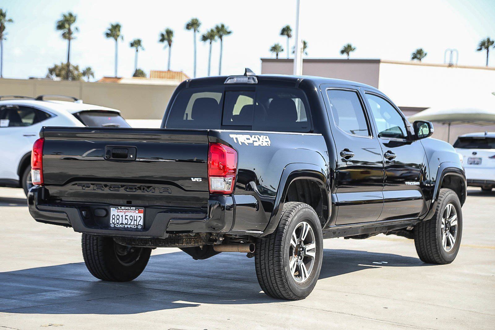 Used 2017 Toyota Tacoma TRD Sport AWD/4WD image 7