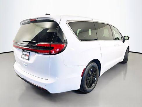 Used 2026 Chrysler Pacifica Select FWD image 7