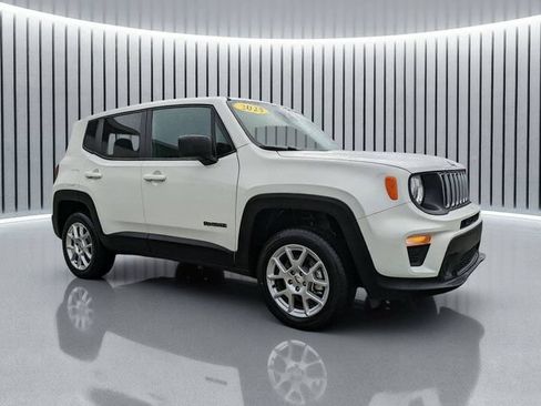 Used 2023 Jeep Renegade Latitude AWD/4WD image 2