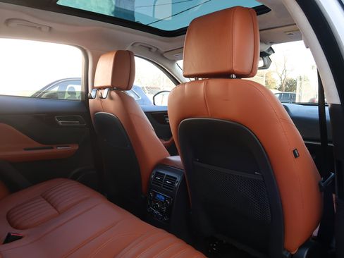 Used 2018 Jaguar F-PACE Portfolio image 41