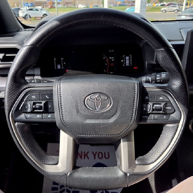Used 2025 Toyota 4Runner SR5 AWD/4WD image 17