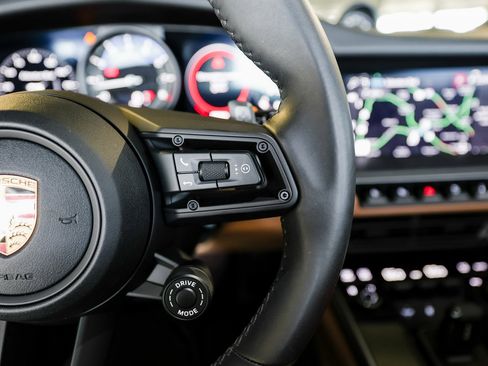 Certified 2022 Porsche 911 Carrera image 16