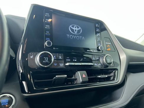 Used 2022 Toyota Highlander XLE image 24