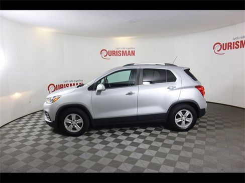 Used 2020 Chevrolet Trax LT w/ LT Convenience Package image 5