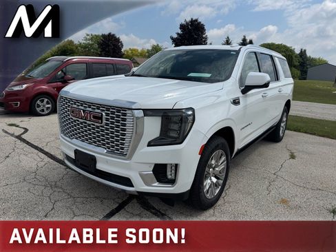 Used 2022 GMC Yukon XL Denali w/ Max Trailering Package AWD/4WD image 1