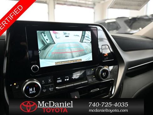 Certified 2025 Toyota Highlander XLE image 17