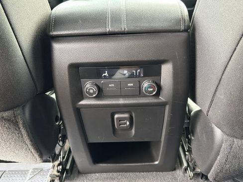 Used 2023 Chevrolet Traverse LT AWD/4WD image 35