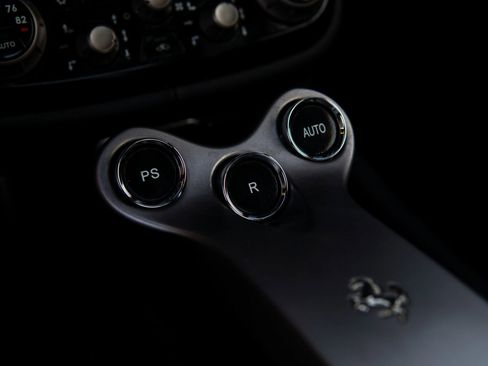 Used 2010 Ferrari California RWD image 37