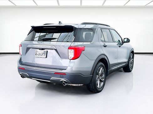 Used 2023 Ford Explorer XLT w/ Equipment Group 202A image 4