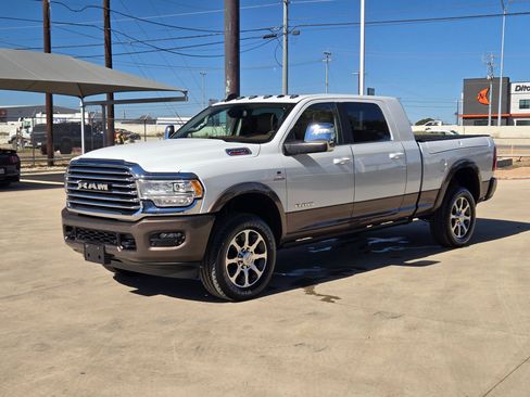 Used 2024 RAM 2500 Limited image 7