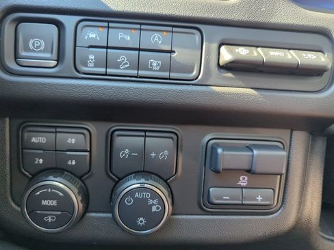 Used 2024 Chevrolet Tahoe High Country AWD/4WD image 33