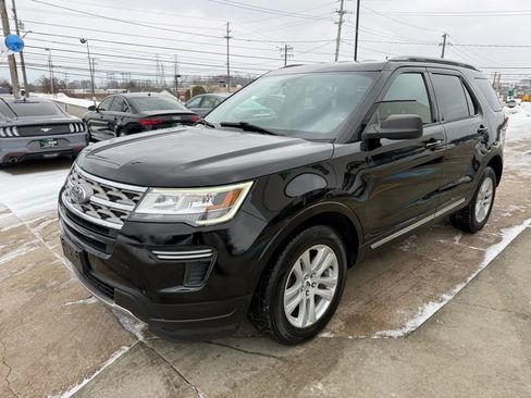 Used 2018 Ford Explorer XLT image 5