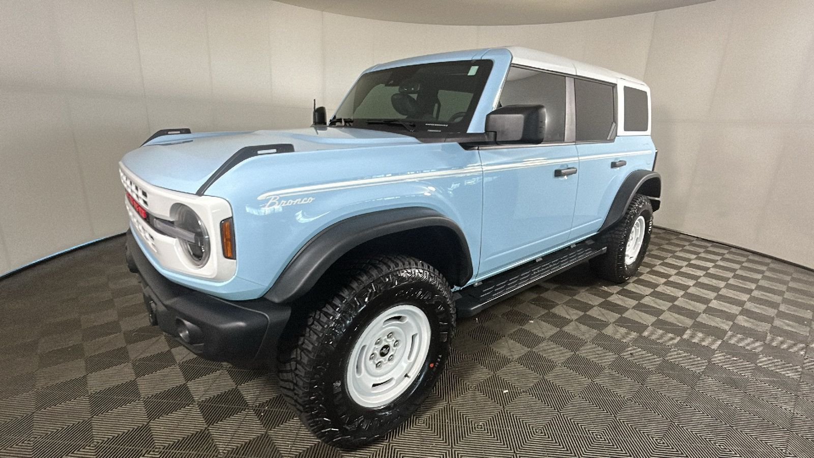 Used 2024 Ford Bronco Heritage Edition AWD/4WD image 8
