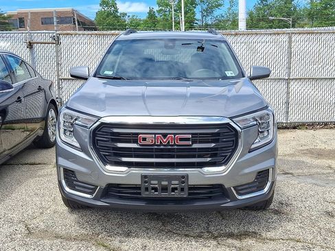 Used 2023 GMC Terrain SLE w/ Driver Convenience Package AWD/4WD image 4