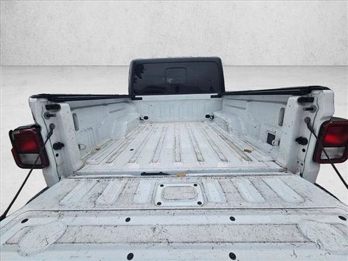 Used 2023 Jeep Gladiator Sport image 15