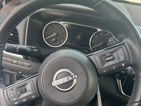 Used 2023 Nissan Rogue SV w/ SV Premium Package image 7