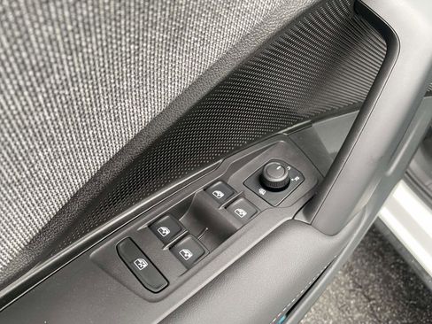 Certified 2025 Volkswagen Tiguan S w/ 18" Wheel Package image 18