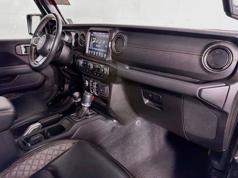 Used 2022 Jeep Wrangler Unlimited Sahara AWD/4WD image 32