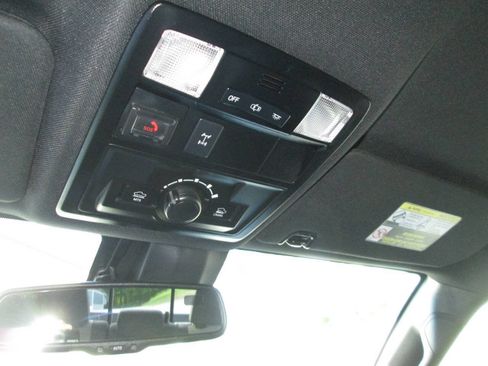 Used 2021 Toyota Tacoma TRD Off-Road AWD/4WD image 15