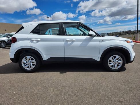 New 2026 Hyundai Venue SE image 3