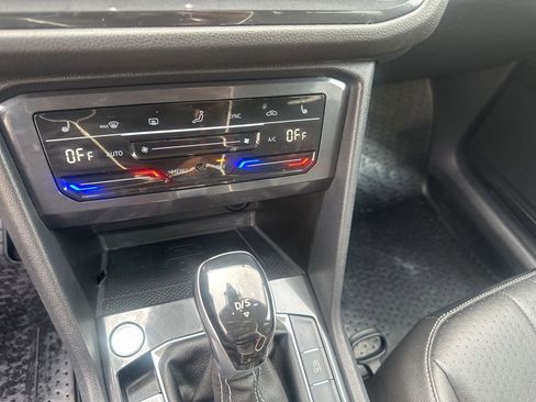 Used 2022 Volkswagen Tiguan SE w/ Panoramic Sunroof Package image 20