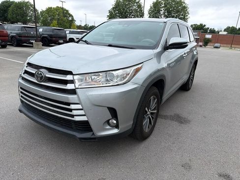 Used 2017 Toyota Highlander XLE FWD image 14