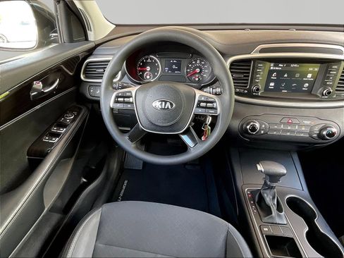 Used 2020 Kia Sorento LX FWD image 8