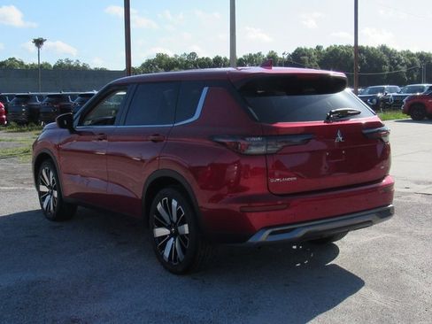 New 2025 Mitsubishi Outlander SE image 5
