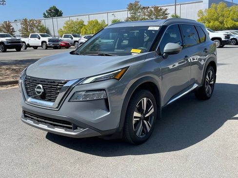 Used 2023 Nissan Rogue SL FWD image 3