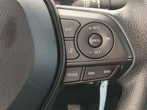 Used 2020 Toyota Corolla LE image 30