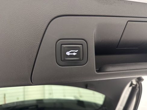 Used 2022 Buick Envision Essence w/ Technology Package I image 8