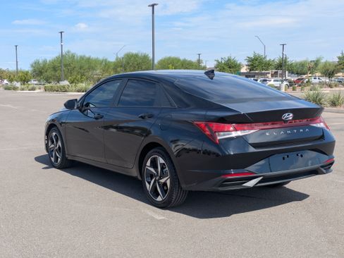 Used 2023 Hyundai Elantra SEL w/ Convenience Package FWD image 3