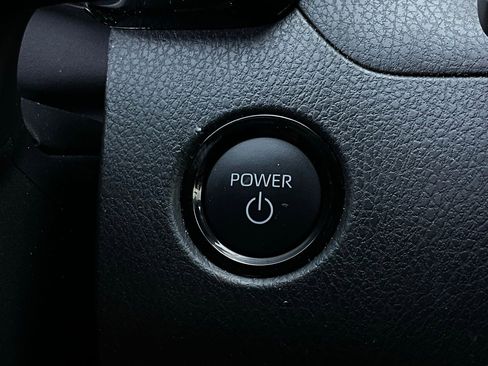 Used 2025 Toyota Camry SE w/ Convenience Package image 28