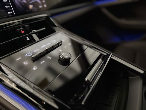 Used 2025 Porsche Panamera 4 image 28