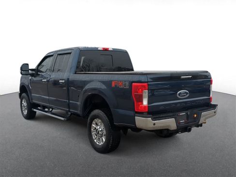 Used 2019 Ford F250 XLT w/ XLT Premium Package image 6