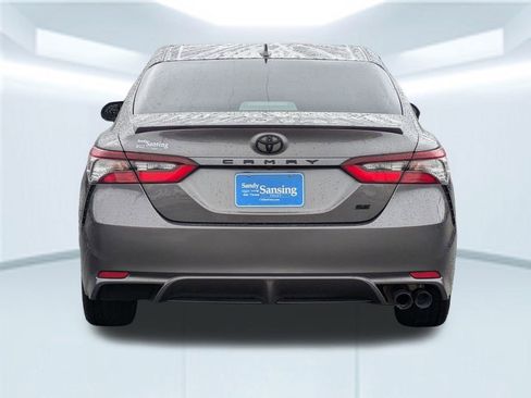 Used 2022 Toyota Camry SE image 5