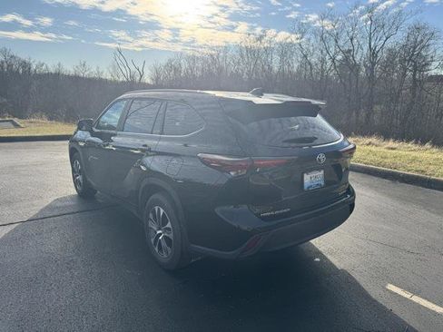 Certified 2024 Toyota Highlander XLE image 5