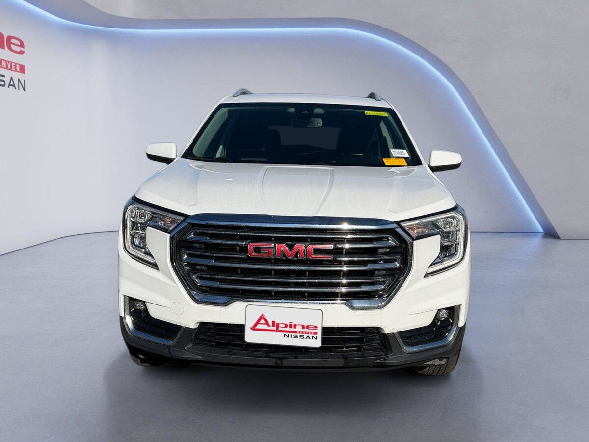 Used 2024 GMC Terrain SLT AWD/4WD image 8