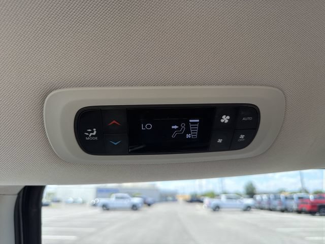 Used 2023 Chrysler Pacifica Touring-L FWD image 23