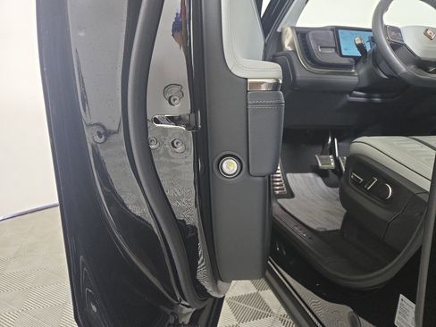Used 2024 Rivian R1S Adventure AWD/4WD image 32