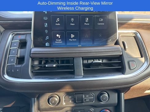 Used 2022 Chevrolet Suburban LT w/ Luxury Package image 17