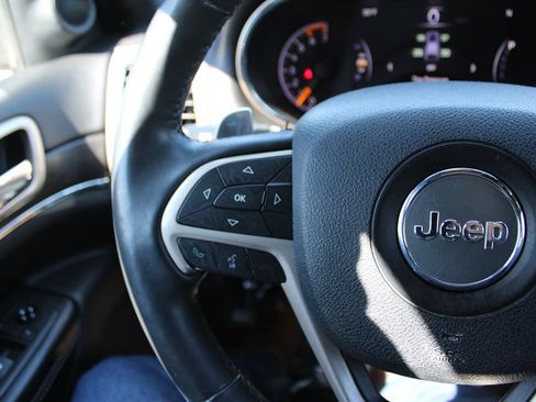 Used 2014 Jeep Grand Cherokee Limited w/ Luxury Group II image 33