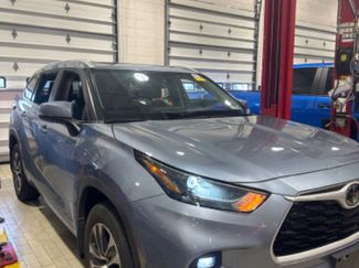 Used 2023 Toyota Highlander XLE video 2