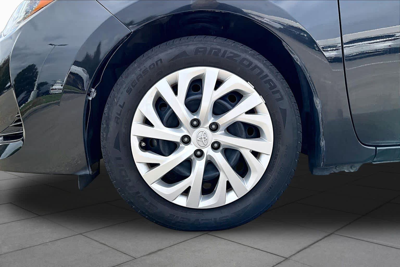 Used 2018 Toyota Corolla LE FWD image 10