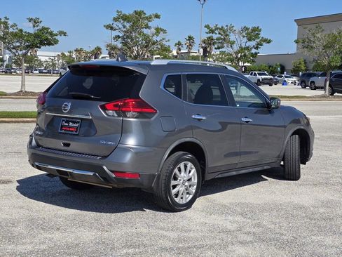 Used 2017 Nissan Rogue SV AWD/4WD image 6