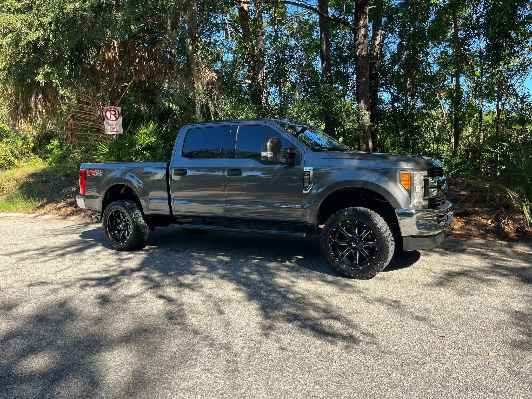 Used 2017 Ford F250 XLT AWD/4WD image 2