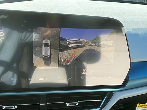 New 2026 Chevrolet Equinox EV LT image 25