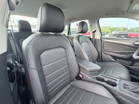 Used 2024 Volkswagen Jetta SE FWD image 25