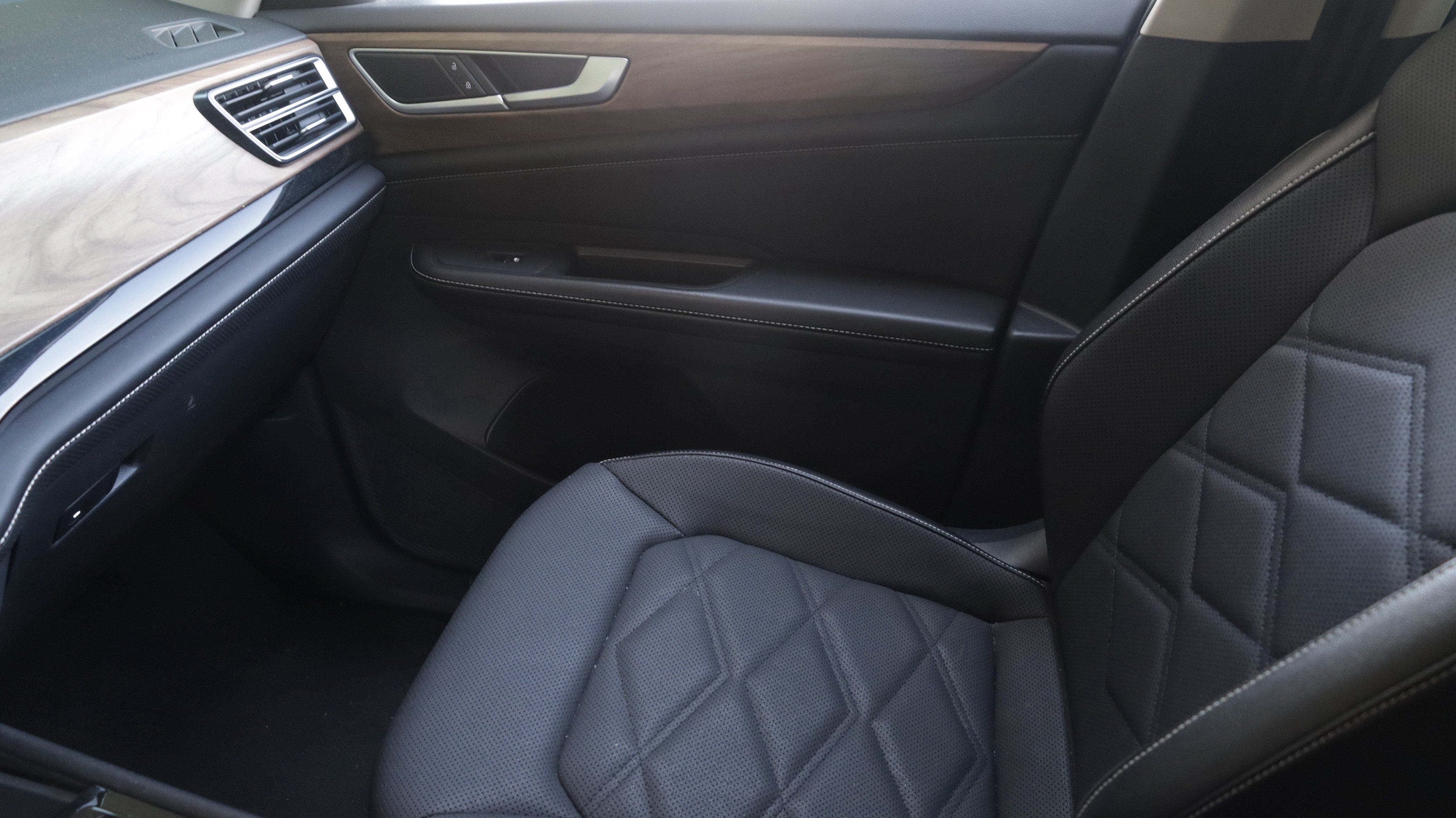 Used 2024 Volkswagen Atlas SE FWD image 10